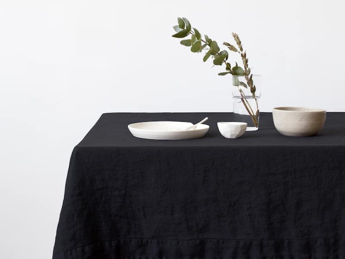 Vormen afschaffen Zuidelijk Linen Tales - gewassen linnen tafelkleed Black - 300 x 140 cm - K'OOK!